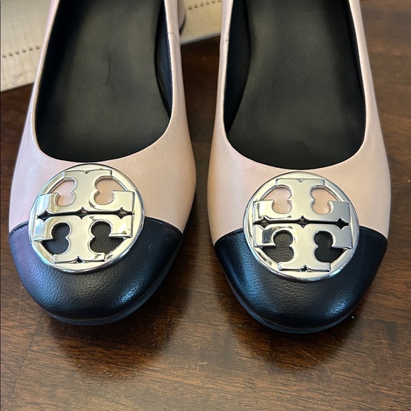 Tory Burch Pumps Size 7 1/2 NWOT - Picture 2 of 9